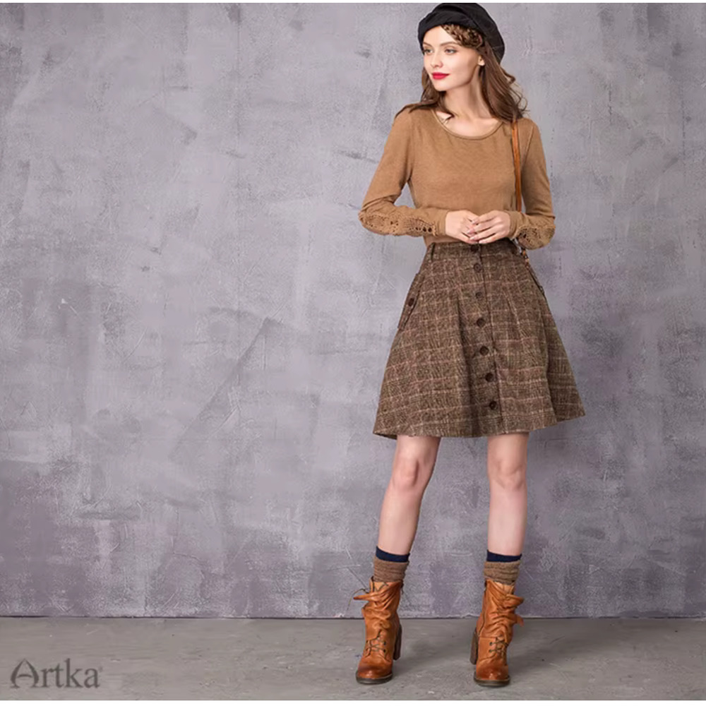 VINTAGE ARTKA WOOL BLEND TWEED SKIRT W/POCKETS; SIZE MED